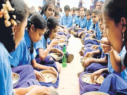 Glass plastic and larvae in school children diets Shocking types in Pimpri | शालेय चिमुकल्यांच्या आहारात काचा, प्लॅस्टिक अन् अळ्या; पिंपरीतील धक्कादायक प्रकार