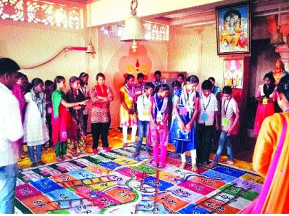  'Dhamal school' filled with drought-hit villages: Water Foundation's initiative | दुष्काळी गावात भरली ‘धमाल शाळा’ : पाणी फाउंडेशनचा उपक्रम