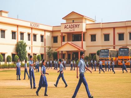 While the number of students in government schools is decreasing and the number of students in academies is increasing education department officials are silent | शाळेत कमी, अकॅडमीत आम्ही: कायदा धाब्यावर, नियंत्रणही नाही, अधिकाऱ्यांचेही तोंडावर बोट While the number of students in government schools is decreasing and the number of students in academies is increasing education department officials are silent | शाळेत कमी, अकॅडमीत आम्ही: कायदा धाब्यावर, नियंत्रणही नाही, अधिकाऱ्यांचेही तोंडावर बोट