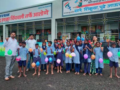 School students made sky lanterns from bottles   |  टाकाऊ पाणी बॉटल पासून विध्यार्थ्यांनी बनवले आकाश कंदील