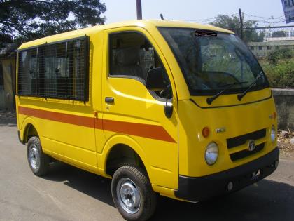 School van driver attacked with a crocodile; Incident near BJS College in Wagholi | Pune: स्कूल व्हॅन चालकावर कोयत्याने हल्ला; वाघोलीतील बीजेएस कॉलेज जवळील घटना