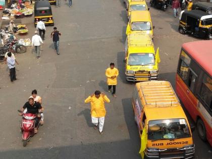 A message to follow traffic rules from the school van rally | स्कूल व्हॅन रॅलीतून वाहतूक नियमांचे पालन करण्याचा संदेश