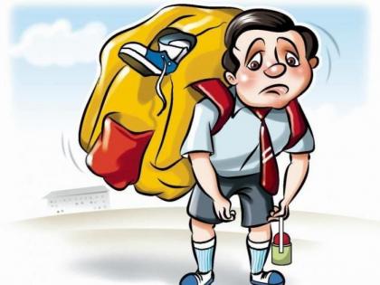 Schoolbags burden is not reduce: no reviews, or some instructions | दप्तराचे ओझे काही कमी होईना : ना आढावा, ना काही निर्देश