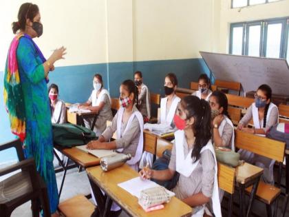 As many as 25 thousand teachers in pune district salaries of non teaching staff are exhausted | School Teachers: पुणे जिल्ह्यात तब्बल '२५ हजार' शिक्षक - शिक्षकतेर कर्मचाऱ्यांचे पगार थकीत