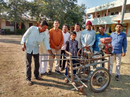 Students get platform through science exhibition - Thackeray | विद्यार्थ्यांना विज्ञान प्रदर्शनीच्या माध्यमातून व्यासपीठ मिळते - ठाकरे