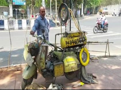 Punekar Yusuf's abandoned idea; Puncture shop on a scooter | Inspirational Story: पुणेकर युसुफची भन्नाट आयडिया; स्कुटरवर थाटलं पंक्चरचं दुकान