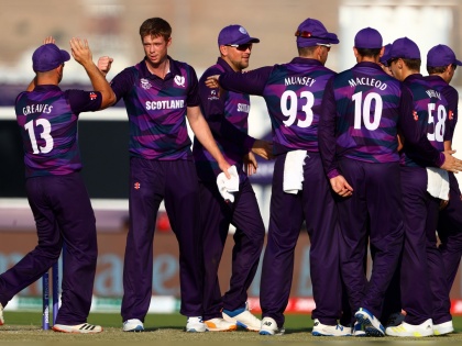T20 World Cup, SCOvPNG : Scotland makes it 2 in 2 and is all set to qualify into the Super 12, they beat PNG by 17 runs | T20 World Cup, SCOvPNG : दोन सामने, दोन विजय; बांगलादेशपाठोपाठ PNGला लोळवलं आता स्कॉटलंड टीम इंडियाला भिडणार!