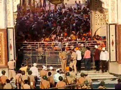 lockdown In Nanded, devotees and police came face to face | लॉकडाऊनमध्ये काढली मिरवणूक; नांदेडमध्ये भाविक आणि पोलिस आले आमनेसामने