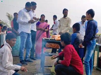 Financial literacy lessons at school; 60,000 turnover at 200 student stalls in Anandnagar | भारीच! शाळेत आर्थिक साक्षरतेचे धडे; विद्यार्थ्यांनी उभारलेल्या आनंदनगरीत ६० हजारांची उलाढाल