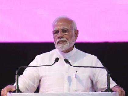 UP Investors summit: What the whole world is looking for, that power only have India; says PM Narendra Modi | UP Investors summit: संपूर्ण जग ज्या गोष्टीच्या शोधात, ती ताकद फक्त भारताकडे; जाणून घ्या, इन्व्हेस्टर्स समिटमध्ये काय म्हणाले PM मोदी