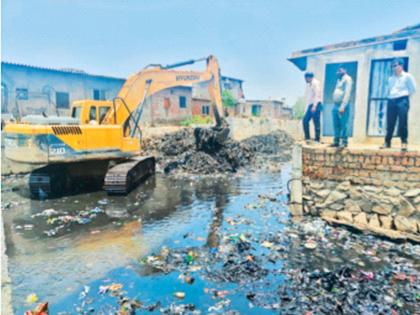 Congress's drain cleaning inspection only extends to Dharavi-Bandra! | काँग्रेसची नालेसफाई पाहणी धारावी-वांद्रेपर्यंतच! Congress's drain cleaning inspection only extends to Dharavi-Bandra! | काँग्रेसची नालेसफाई पाहणी धारावी-वांद्रेपर्यंतच!