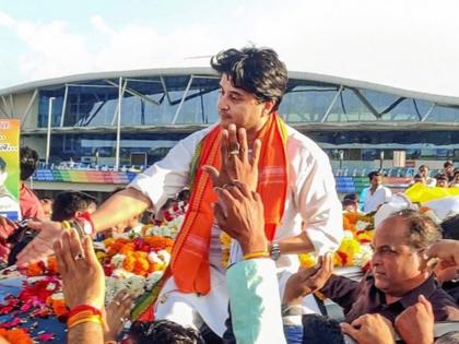 Attempted life-threatening attack on Jyotiraditya Shinde; Shivraj Singh Chauhan charged | ज्योतिरादित्य शिंदेंवर जीवघेण्या हल्ल्याचा प्रयत्न; शिवराज सिंह चौहान यांचा आरोप