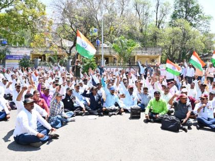 Ex-Servicemen protest for proper payment of One Rank One Pension in Ahmednagar | वन रँक वन पेन्शनचा योग्य मोबदला मिळण्यासाठी माजी सैनिकांची निदर्शने