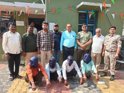 Two bear poaching cases, four accused arrested; Five days of forest detention | दोन अस्वलांची शिकार प्रकरण, चार आरोपींना अटक; पाच दिवसांची वन कोठडी