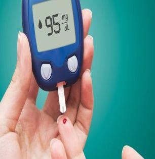 Diet rules for diabetic patient : नेहमी नियंत्रणात राहिल ब्लड शुगर; डायबिटीक रुग्णांनी 'असा' घ्या आहार, काय खावं, टाळावं? वाचा