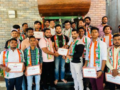 Entry of youth into Congress in Bhiwandi | भिवंडीत काँग्रेसमध्ये युवकांचा प्रवेश, पद वाटपही करण्यात आले