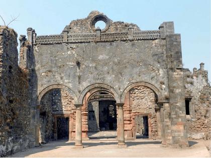 Misbehavior in Vasai Fort! | वसई किल्ल्यात गैरप्रकार! किल्ला वाचवण्यासाठी ‘बेमुदत उपोषण’