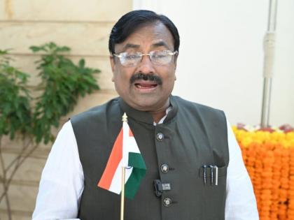 Fly the tricolor proudly at every house, participate in the 'Har Ghar Tiranga' campaign; Invocation by Minister Sudhir Mungantiwar | प्रत्येक घरावर अभिमानाने तिरंगा फडकवा,  ‘हर घर तिरंगा’ अभियानात सहभागी व्हा; सुधीर मुनगंटीवारांचे आवाहन