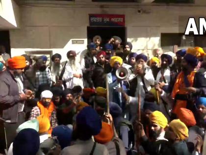 Big incident in Amritsar, Punjab! Armed Khalistanists took over the police station | पंजाबच्या अमृतसरमध्ये मोठी घटना! सशस्त्र खलिस्तानवाद्यांनी पोलीस ठाणे ताब्यात घेतले