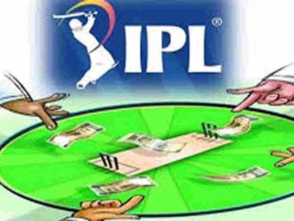 Bookies from Gujarat run cricket bets in Bhayander's hotel; 10 people were caught in the police raid | गुजरात मधून येऊन सट्टेबाज चालवतात भाईंदरच्या हॉटेलात क्रिकेटवर सट्टा; पोलिसांच्या धाडीत १० जणांना पकडले 