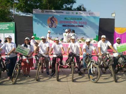 Cyclothon competition held in Ulhasnagar; Municipal Commissioner and many others participated in the competition | उल्हासनगरात पार पडली सायक्लोथॉन स्पर्धा; महापालिका आयुक्तासह अनेकांचा स्पर्धेत भाग