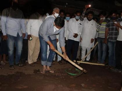 MLA Rohit Pawar's visit to flood-hit areas in Kolhapur Reviewing the situation | कोल्हापुरातील पुरग्रस्त भागांना रोहित पवारांची भेट; परिस्थितीचा आढावा घेत, पूरग्रस्तांना दिला धीर