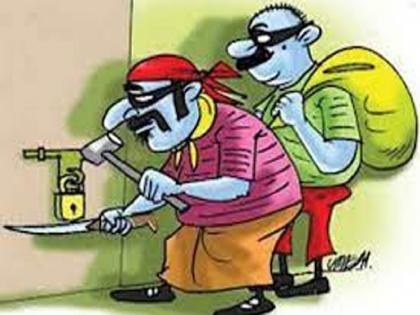 Went to Pune for grandson's birthday and thieves stole 4.34 lakhs | नातीच्या वाढदिवसासाठी पुण्याला गेले अन् चोरट्यांनी ४.३४ लाख उडवले