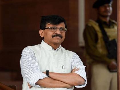 uddhav thackeray and many shiv sena leaders are unhappy over sanjay raut's remarks on governer hrb | संजय राऊत यांच्या 'त्या' टीकेवरून शिवसेनेतच नाराजी?; 'मातोश्री'ची भूमिका वेगळी