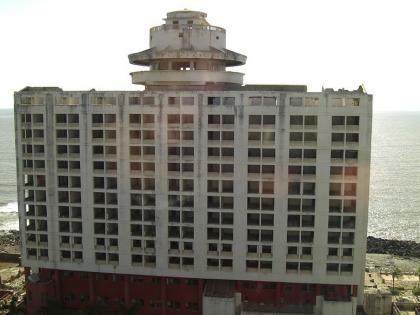 The magnificent hotel standing on the bandstand in Mumbai, the swimming pool on the 31st floor | मुंबईत बँडस्टँडवर उभे राहणार भव्य हॉटेल, 31 व्या मजल्यावर स्वीमिंग पूल