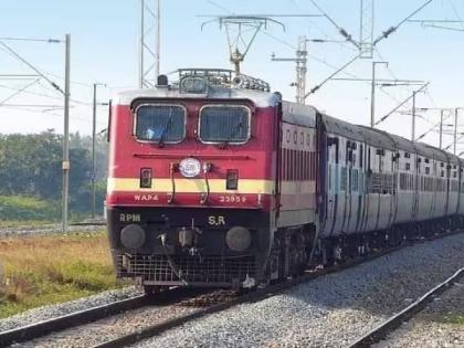 sealdah rajdhani express man opens up fire in train got arrested no one injured | धक्कादायक! धावत्या सियालदह राजधानी एक्सप्रेसमध्ये गोळीबार, फायरिंग करणाऱ्याला अटक