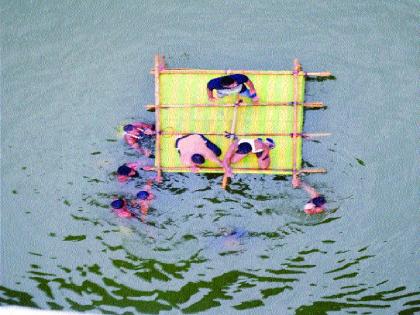 The sisters committed suicide after taking a plunge in the Godavari | गोदावरीत उडी घेऊन सख्या बहिणींनी केली आत्महत्या