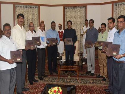 Contributing to the development of the country through the development of villages, publication of the coffee table book by governor c vidhyasagar rao | खेडयांच्या विकासातून देशाच्या विकासाला हातभार, कॉफी टेबल बूकचे प्रकाशन 