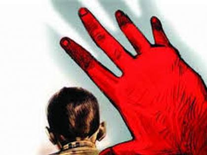 Seduce a minor girl; offence filed against accused | अल्पवयीन मुलीस फुस लावुन पळविले; आरोपीवर गुन्हा दाखल