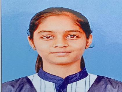 Sejal Popat Magdoom from Udgaon secured 98 percent marks in the 10th examination | Kolhapur: शेतकरी वडिलांच्या इच्छेला यशाचे तोरण, दहावीच्या परीक्षेत उदगावच्या सेजलने मिळविले ९८.४० टक्के