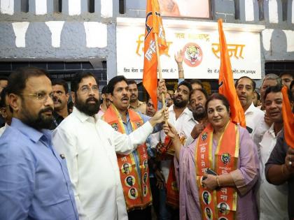 Mumbai NCP leader harun khan joins Shiv Sena; So far 50 corporators in eknath Shinde group | मुंबईतील NCP च्या नेत्याचा शिवसेनेत प्रवेश; आतापर्यंत ५० नगरसेवक शिंदे गटात