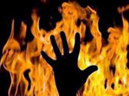 Attempt of self immolation for demand Employment | वारसा हक्काने नोकरीसाठी दोघांचा आत्मदहनाचा प्रयत्न