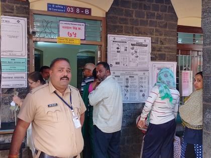 Pune Vidhan Sabha Election 2024 : Displeasure among voters due to not being able to take selfies at the polling station | Pune Vidhan Sabha Election 2024 : मतदान केंद्रावर सेल्फी न काढता आल्यामुळे मतदारांमध्ये नाराजी