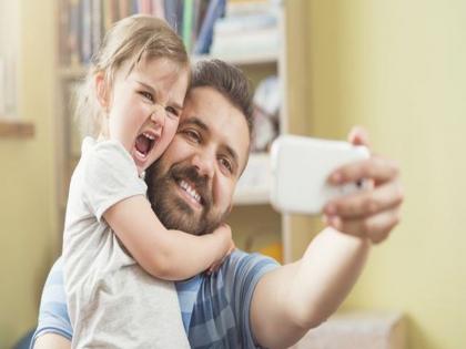 alarming trend of parents posting child pictures online survey | आपल्या मुलांचे फोटो सोशल मीडियावर शेअर करताय? वेळीच सावध व्हा!