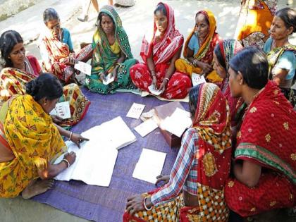 Self-help groups are boosted by the Latur municipal corporation, women's finances have been raised due to revolving funds! | बचत गटांना महापालिकेचे बुस्टर, फिरत्या निधीमुळे महिलांच्या अर्थकारणाला मिळाली उभारी!