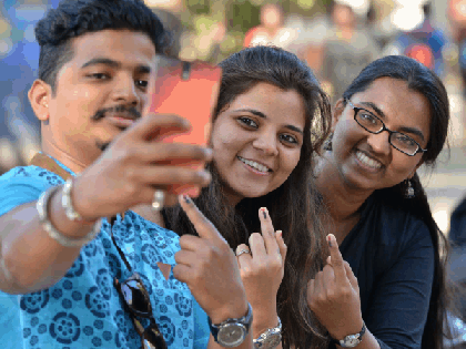 'My First Vote Selfie' Contest for new voters, Innovation Programme by Election Commission | ‘माय फर्स्ट व्होट सेल्फी’स्पर्धा, निवडणूक आयोगाचं नवमतदारांसाठी अभिनव उपक्रम