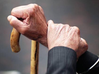 महाराष्ट्रातील 'या' जिल्ह्यात ज्येष्ठ नागरिकांना, कॉल केला की मिळणार मदत; टोल फ्री हेल्पलाईन जारी