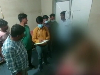 Crime News: Tired of police harassment, man set himself on fire in front of the police station in lakhimpur | Crime News: पोलिसांच्या जाचाला कंटाळून तरुणाचा पोलीस स्टेशनसमोर आत्मदहनाचा प्रयत्न