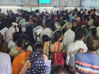 Mazi Ladaki Bahin Yojana app on paper, women crowd on the Setu center | माझी लाडकी बहीण योजनेचे ॲप कागदावर, महिलांची गर्दी सेतूवर