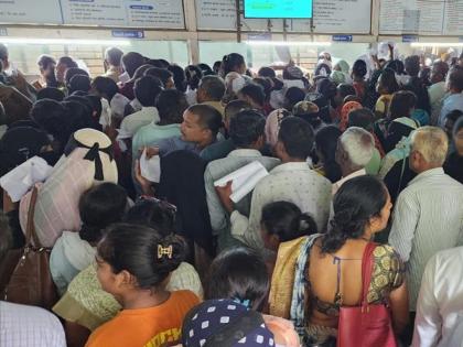 Increased age for free tickets in buses; Now the crowd on the bridge to reduce for 'Ladaki Baheen' | बसमध्ये मोफत प्रवासासाठी वय वाढविले; आता ‘लाडकी बहीण’साठी कमी करण्यास गर्दी