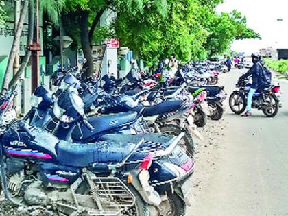 Who owns a service road? | सेवा रस्ता कोणाच्या मालकीचा?