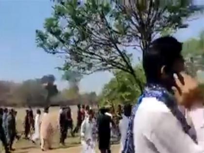 Pakistan Holi Ruckus in Punjab University: Hindu students playing Holi beaten up in Pakistanis muslim; The university itself defied the order | Pakistan Holi Ruckus: पाकिस्तानमध्ये होळी खेळणाऱ्या हिंदू विद्यार्थ्यांना मारहाण; विद्यापीठच आदेशापासून पलटले