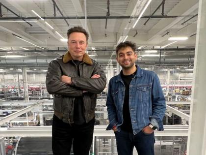 Elon Musk finally meets Pranay Pathole, his Twitter friend from India's Pune trending | Elon Musk Meet Pranay Pathole: एकतरी पुणेकर मित्र हवाच! एलन मस्कना देखील पडली भुरळ; प्रणयशी झाली भेट