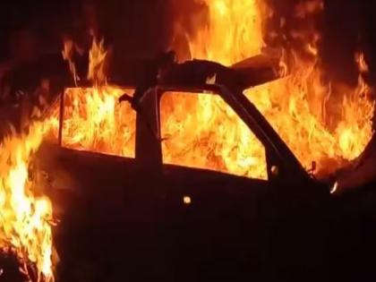 In chhattisgarh Car crashes into tree and catches fire; 3 out of 4 friends burned alive, 1 missing | झाडाला आदळून कारला लागली भीषण आग; ४ मित्रांपैकी तिघे जिवंत जळाले, १ बेपत्ता