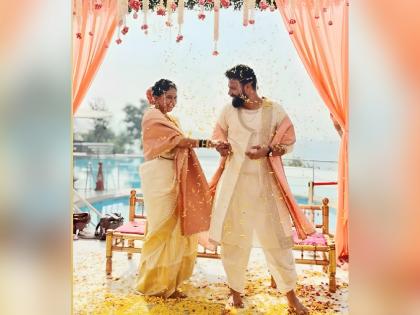 marathi actress gautami deshpande married-Swanand Tendulkar marathi-style-wedding-photos-out | अखेर गौतमी देशपांडे झाली मिसेस तेंडुलकर; मराठमोळ्या पद्धतीने पार पडला अभिनेत्रीचा लग्नसोहळा