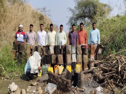 Village liquor seized in Akola district, Police arrested four persons | गावठी हातभट्ट्यांचे जाळे उध्वस्त; चार जणांना बेड्या; स्थानिक गुन्हे शाखेची कारवाई